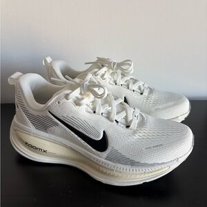 Nike Vomero 18 Women's Sz 7 US Summit White Coconut Milk Black HM6804-101 NEW!!!